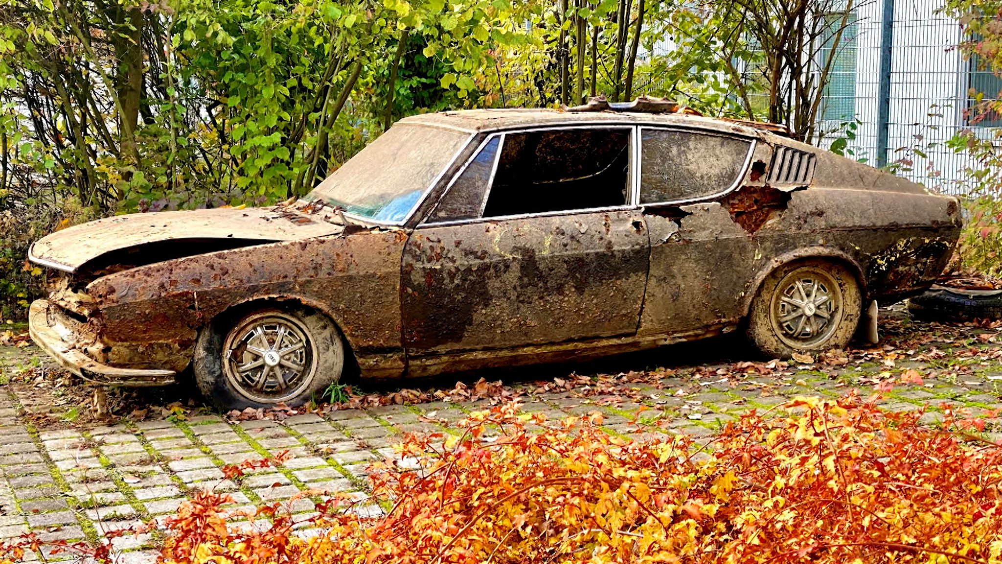 Geborgenes Audi-Coupé 