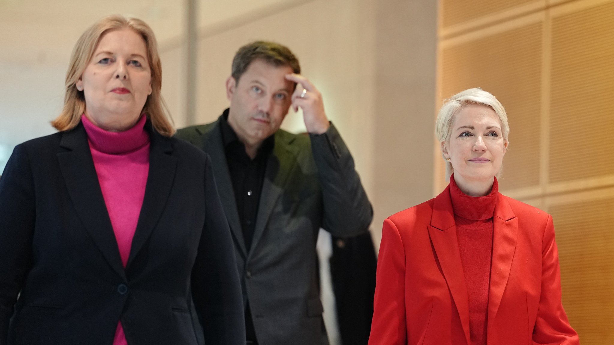Reaktionen auf Bas-Rücktritt: "Sollten alle mal in uns gehen"