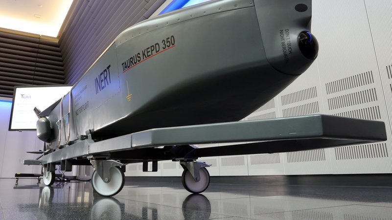 Ausstellungsstück eines Taurus-Marschflugkörpers (Symbolbild) | Bild: pa/dpa/Karl-Josef Hildenbrand Ausstellungsstück eines Taurus-Marschflugkörpers (Symbolbild)