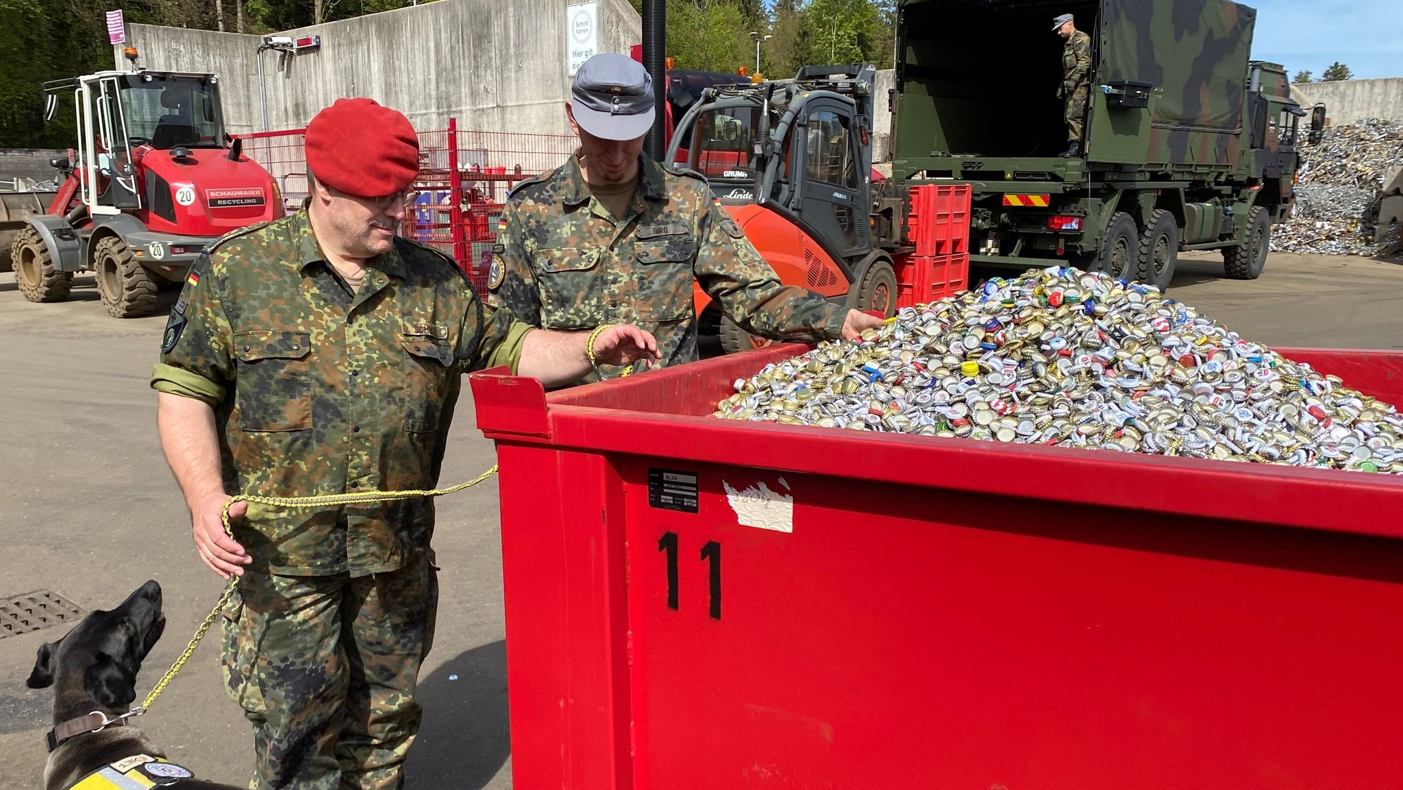 "Aktion Pfötchen": So helfen Kronkorken traumatisierten Soldaten