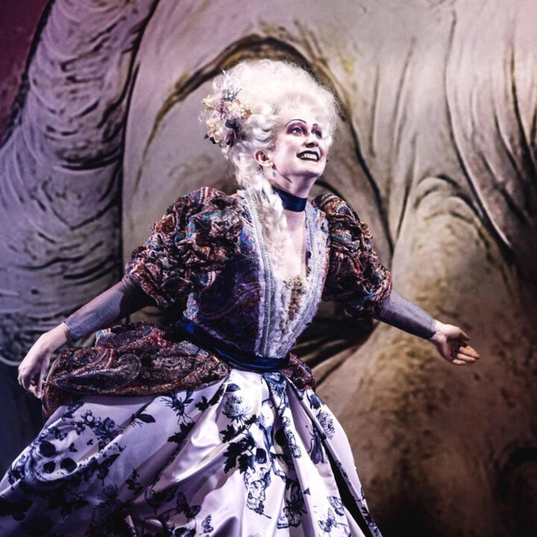 Kritik: "Ghosts of Versailles" Theater Regensburg