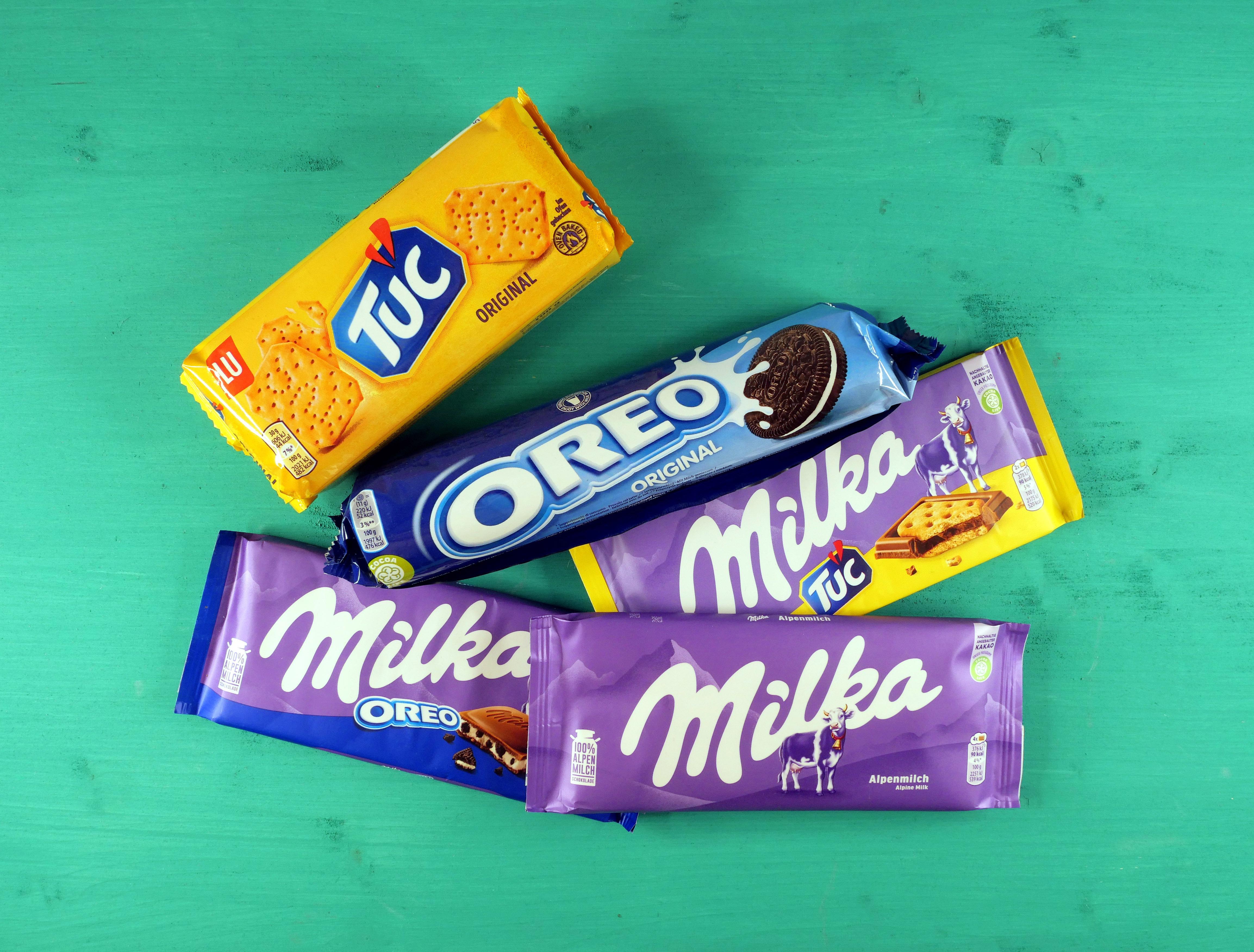 Süßwaren vom Hersteller Mondelez: Milka-Schokolade sowie Tuc- und Oreo-Kekse