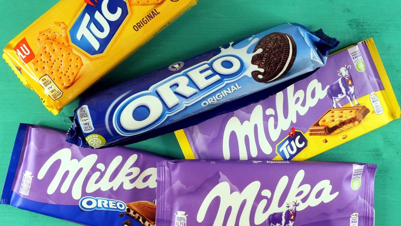 Süßwaren vom Hersteller Mondelez: Milka-Schokolade sowie Tuc- und Oreo-Kekse
