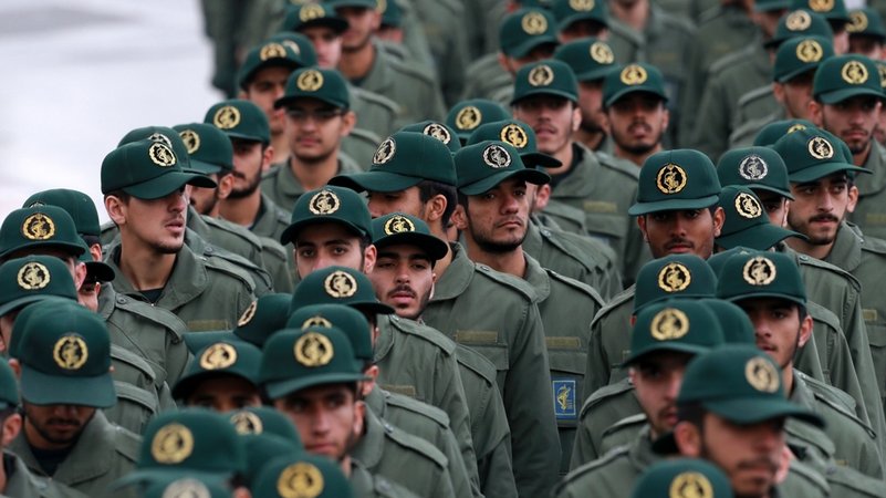 (Archivbild) Mitglieder der iranischen Revolutionsgarde | Bild: dpa-Bildfunk/Vahid Salemi (Archivbild) Mitglieder der iranischen Revolutionsgarde