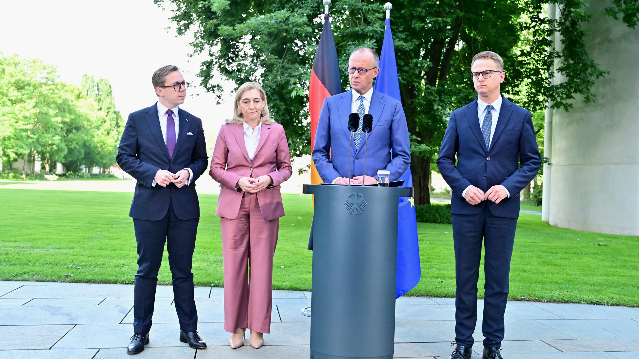 Merz baut Kabinett um: Neue Posten für Warken und Linnemann