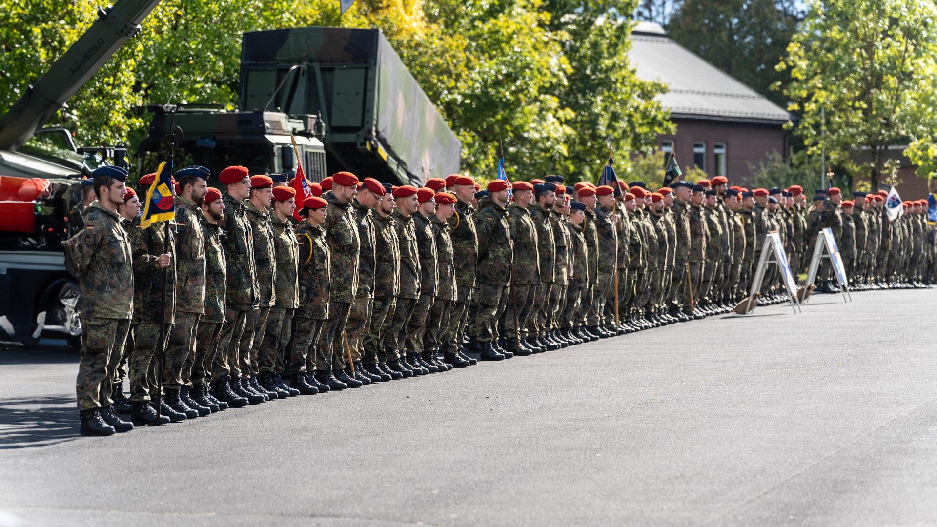 Die Gesellschaft öffnet sich wohl für einen neuen Wehrdienst.