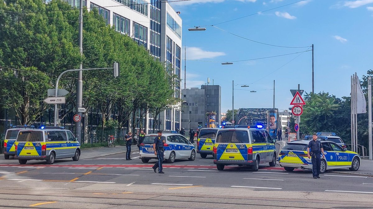 Polizeiautos an der Münchner Hackerbrücke