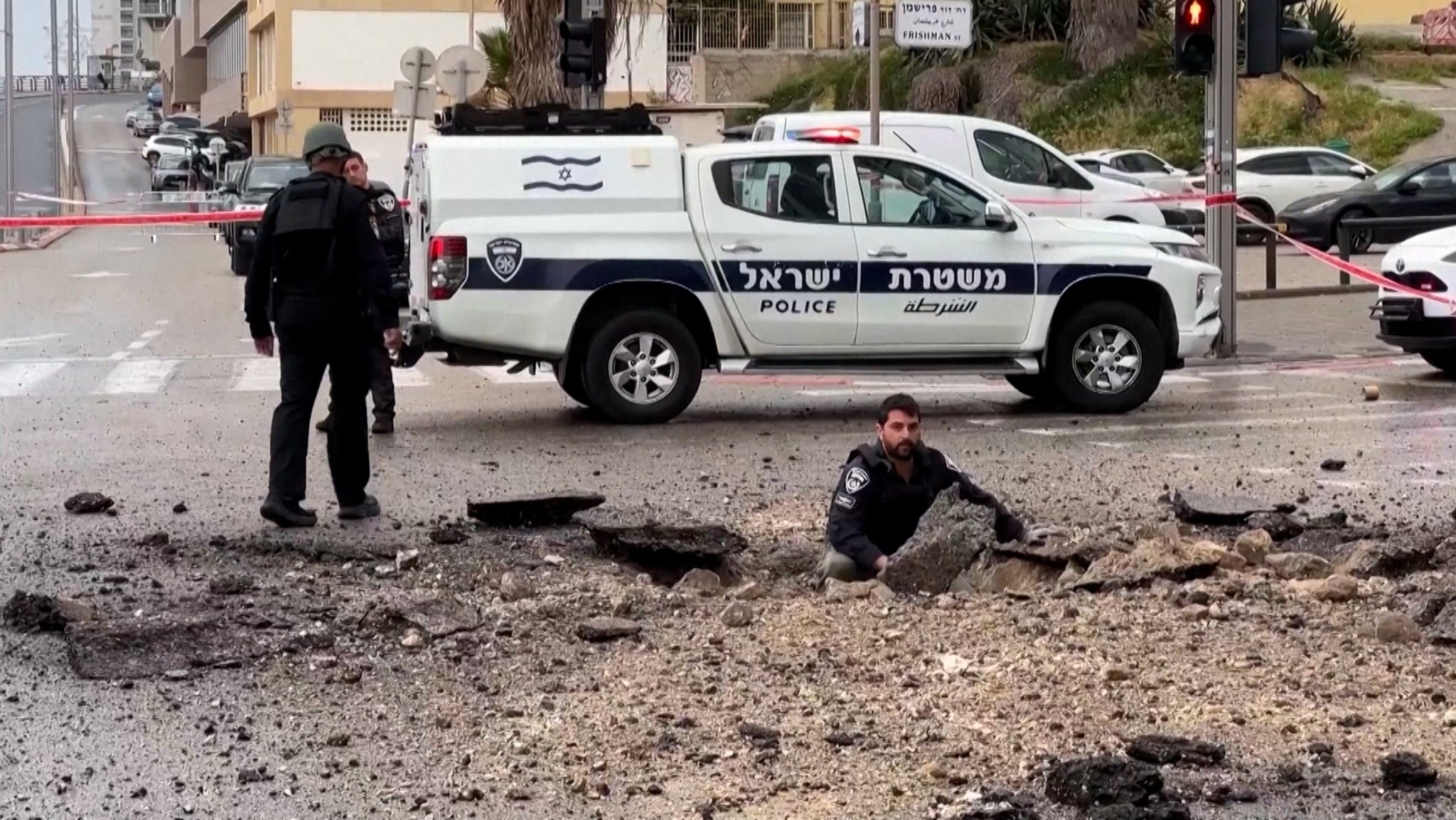 In Israel schlugen Raketen ein und auch in Teheran gab es Bombardierungen. US-Präsident Trump stellte ein baldiges Ende des seit gut fünf Wochen andauernden Kriegs gegen den Iran in Aussicht. Israel dagegen sieht noch kein Ende.