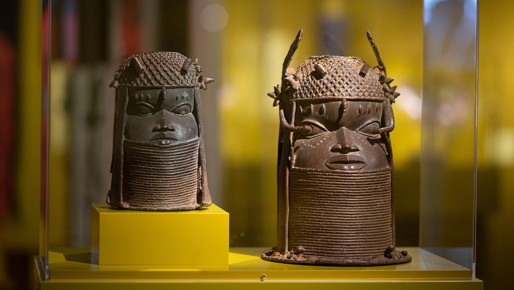 Raubkunst aus dem westafrikanischen Benin: Die ersten Benin-Bronzen werden zurückgegeben.
