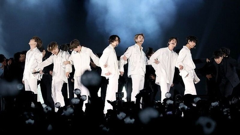 Die südkoreanische Boyband BTS während eines Konzerts im Jahr 2019. | Bild: dpa-Bildfunk/- Die südkoreanische Boyband BTS während eines Konzerts im Jahr 2019.