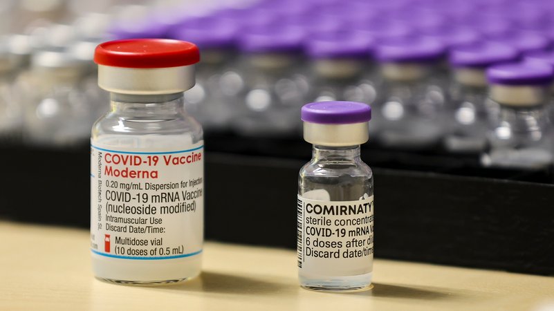 Impfdosen von Biontech und Moderna