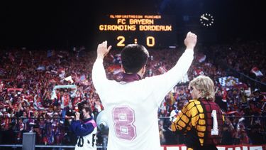 Jubel nach dem Hinspielsieg des FC Bayern München im UEFA-Cup-Finale 1996