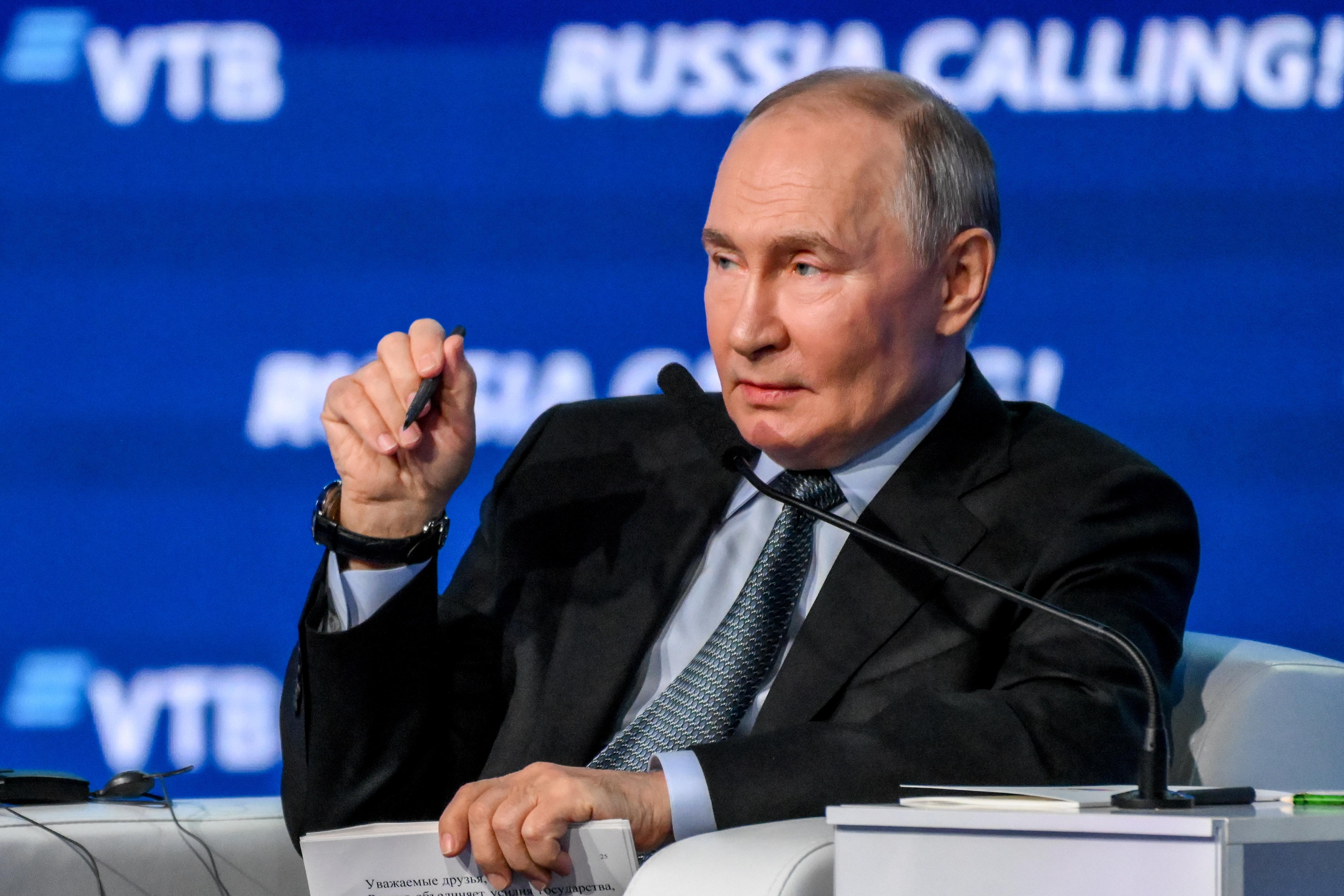 Der russische Präsident am Mikrofon