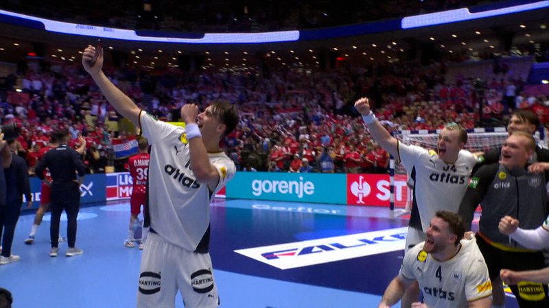 Jubel bei dem DHB-Team nach dem Sieg gegen Kroatien. | Bild: BR Jubel bei dem DHB-Team nach dem Sieg gegen Kroatien.