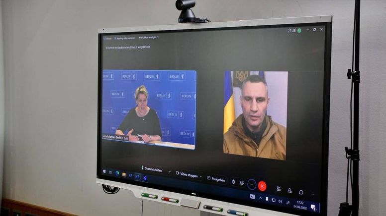 Foto aus der Videokonferenz von Franziska Giffey mit falschem Klitschko | Bild:Berliner Senatskanzlei