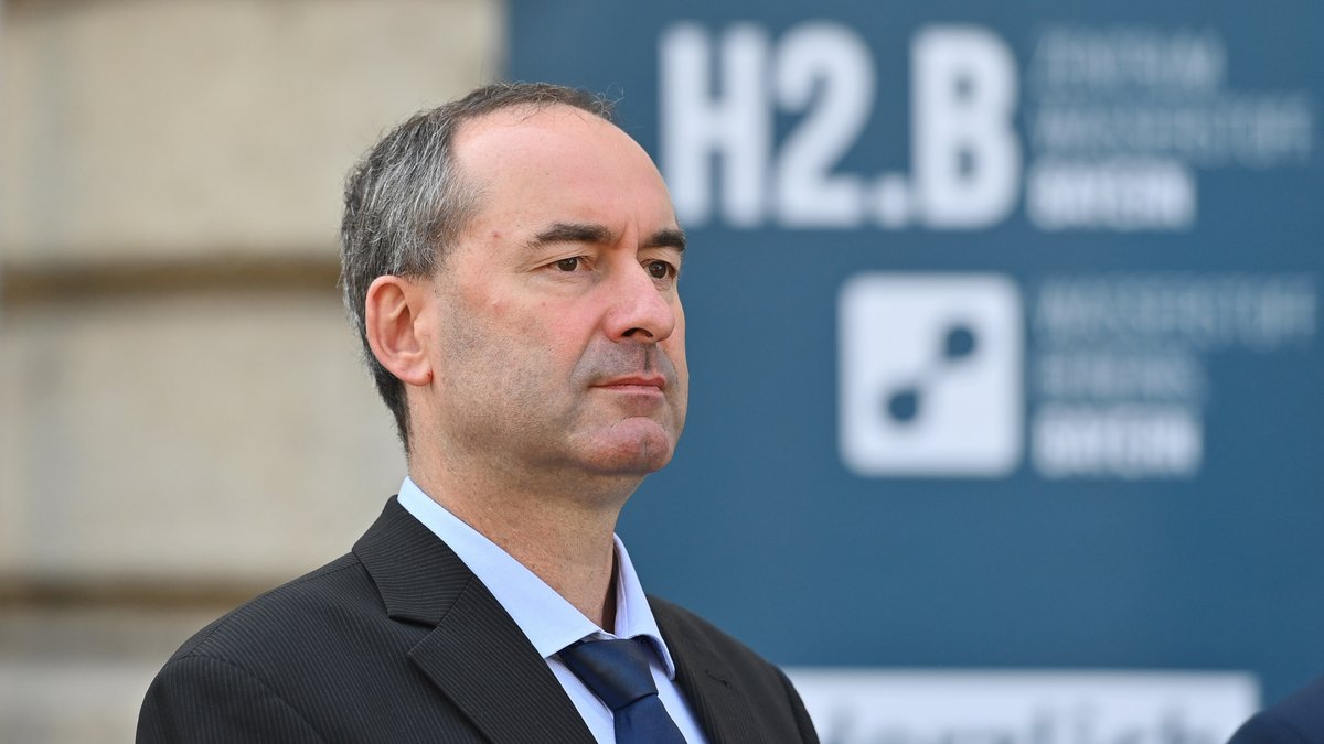 Wirtschaftsminister Hubert Aiwanger (FW) bei Wasserstoff-Termin