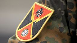 Das Wappen der Brigade Cyber- und Informationsraum (CIR) der Bundeswehr.  | Bild:dpa-Bildfunk/Oliver Berg