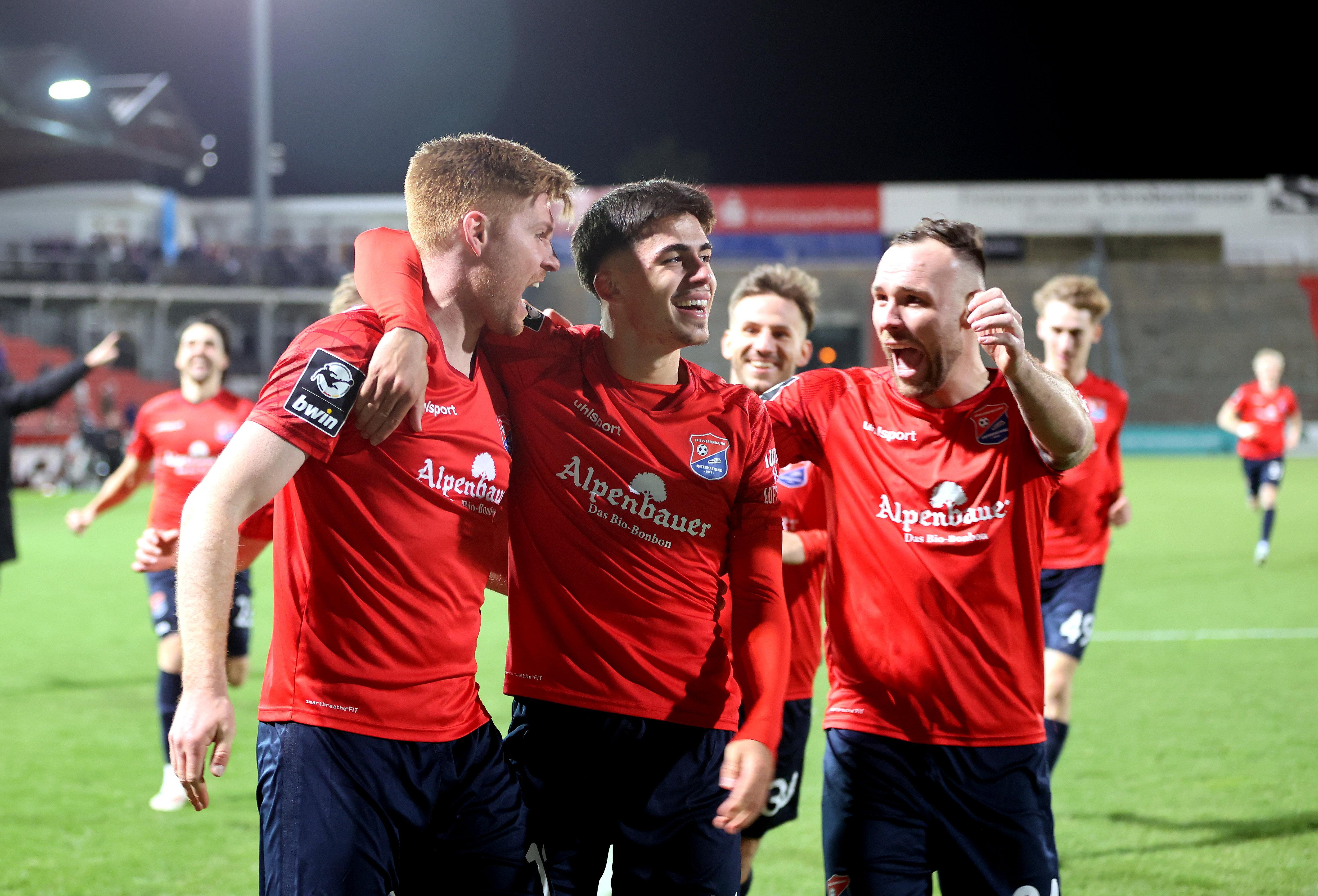 Spielszene SpVgg Unterhaching - Hallescher FC