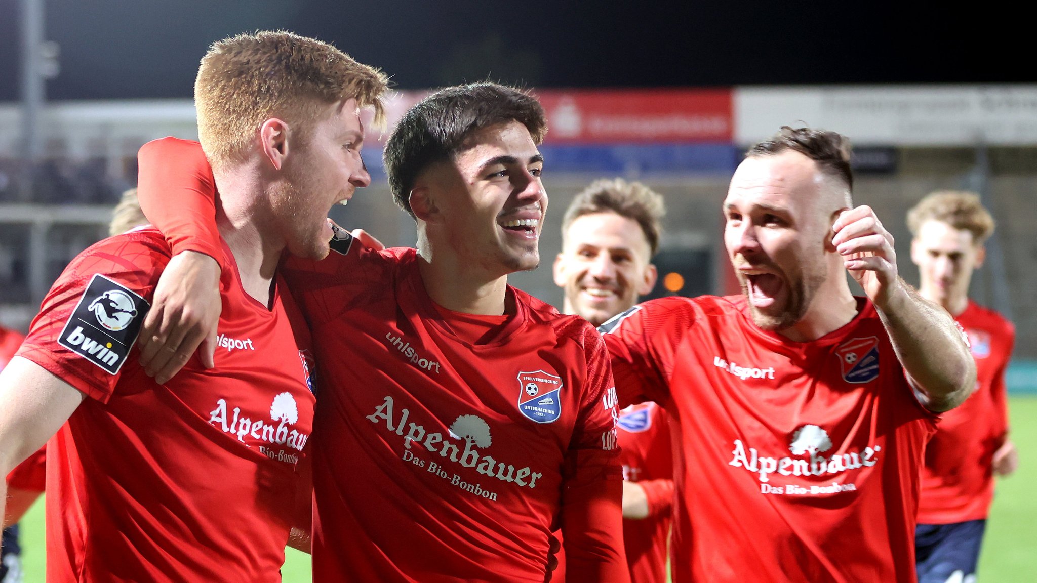 Spielszene SpVgg Unterhaching - Hallescher FC