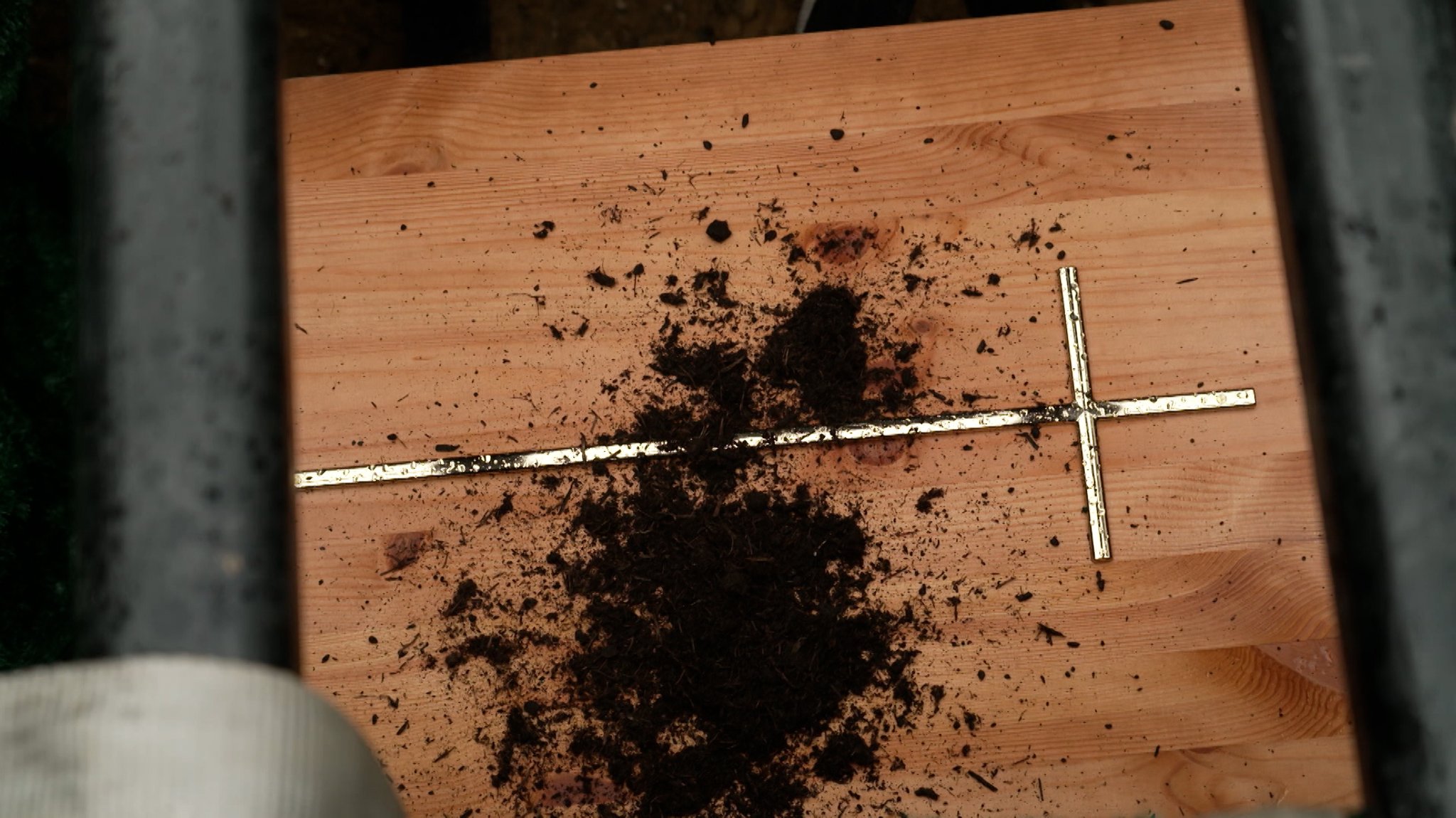 Die Menschen werden immer mobiler, ziehen öfter um. Und wollen dann auch ihre verstorbenen Angehörigen in ihrer Nähe wissen. Doch eine Umbettung ist rechtlich gar nicht so einfach. Etwa wegen der Wahrung der Totenruhe.