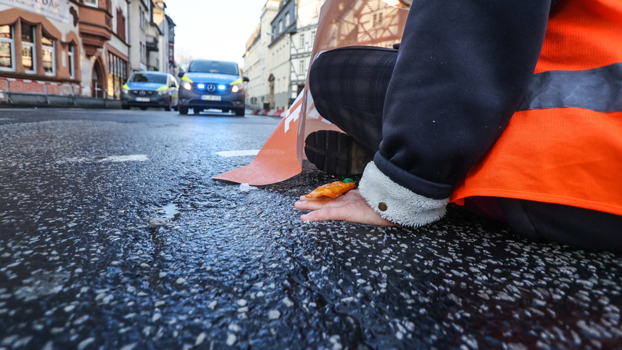 Gebühr fürs Kleben: Was Klima-Aktivisten in Bayern zahlen sollen