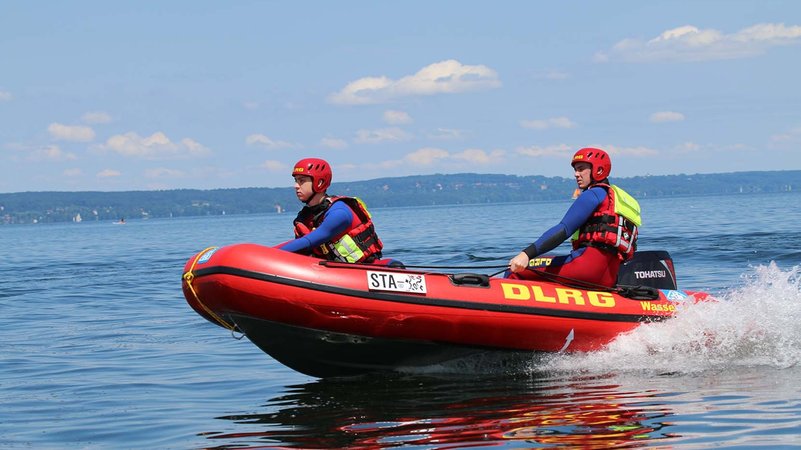 DLRG Wasserretter mit einem Schlauchboot im Einsatz (Symbolbild) | Bild: DLRG DLRG Wasserretter mit einem Schlauchboot im Einsatz (Symbolbild)