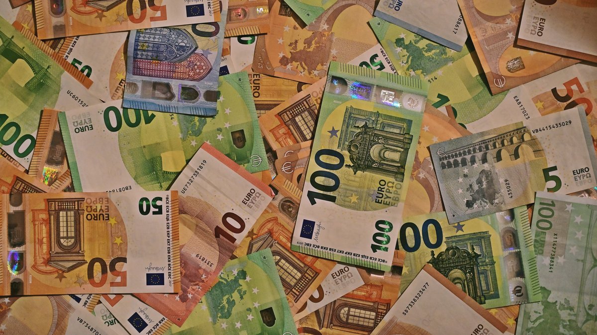 Viele Euro-Banknoten.