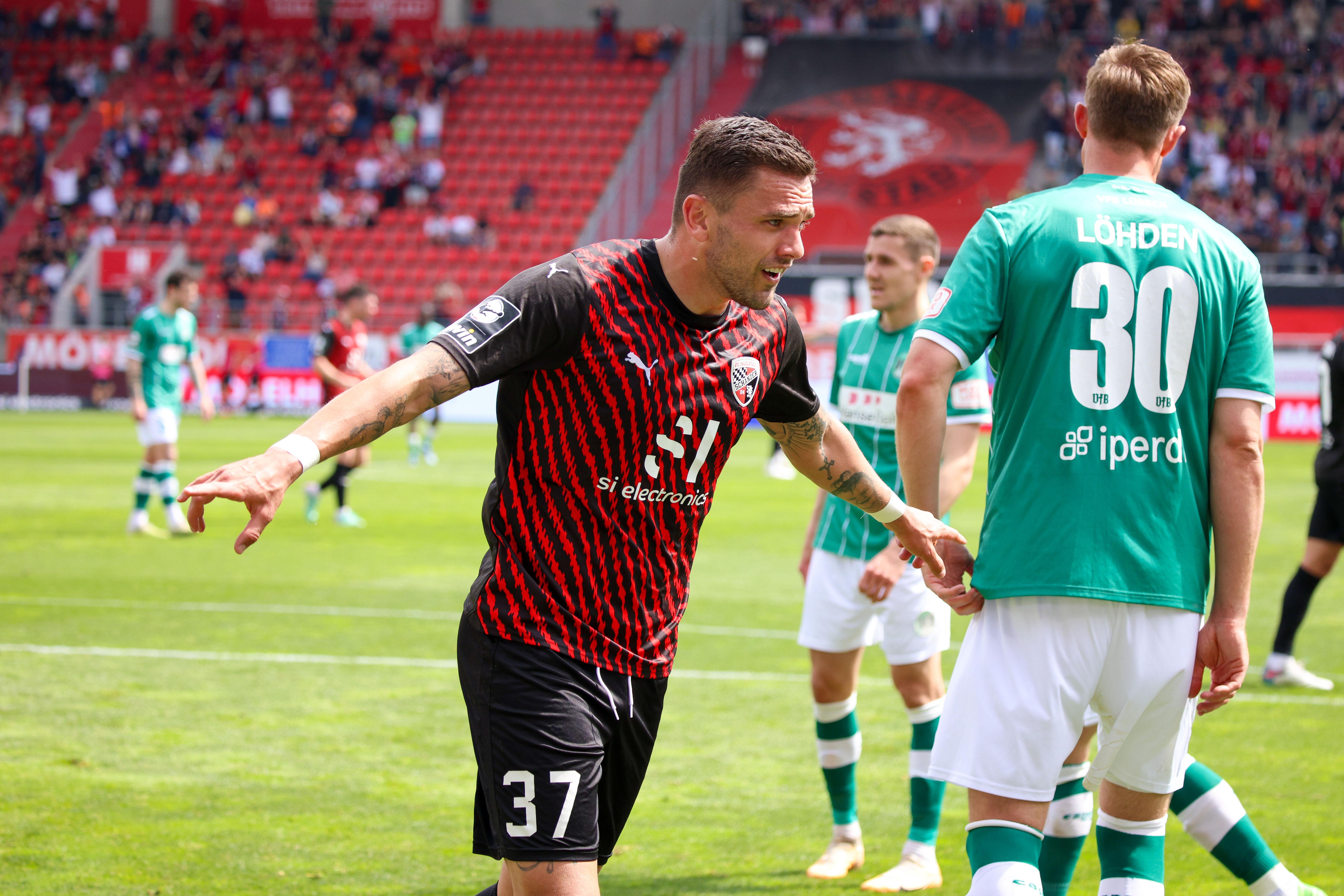 Ingolstadts Pascal Testroet beim Torjubel