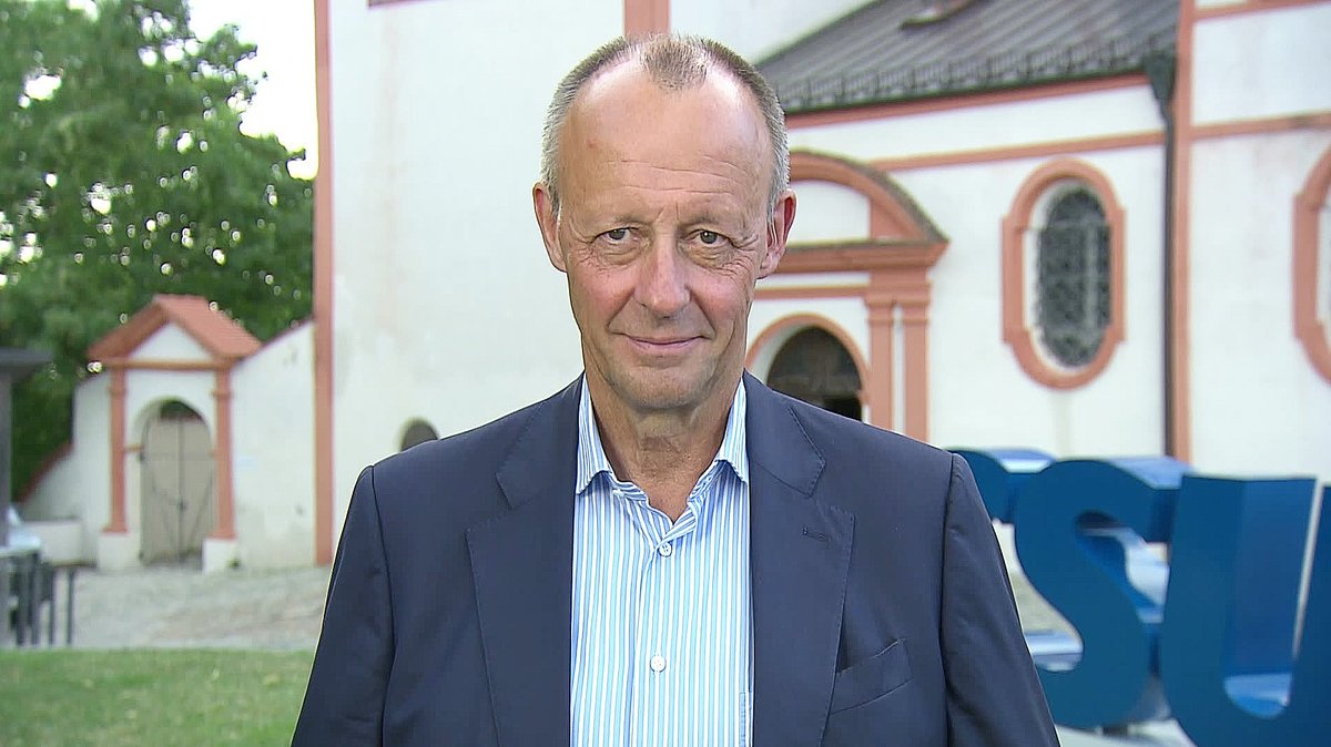 Friedrich Merz, Parteivorsitzender CDU, im Kontrovers-Interview von der CSU-Sommerklausur in Andechs