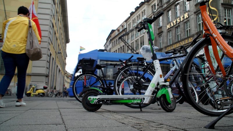 Die Bundesregierung hat neue Regeln für E-Scooter erlassen. | Bild: BR Die Bundesregierung hat neue Regeln für E-Scooter erlassen.