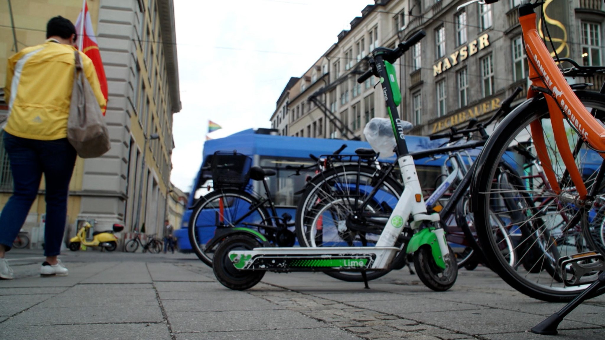 Die Bundesregierung hat neue Regeln für E-Scooter erlassen.