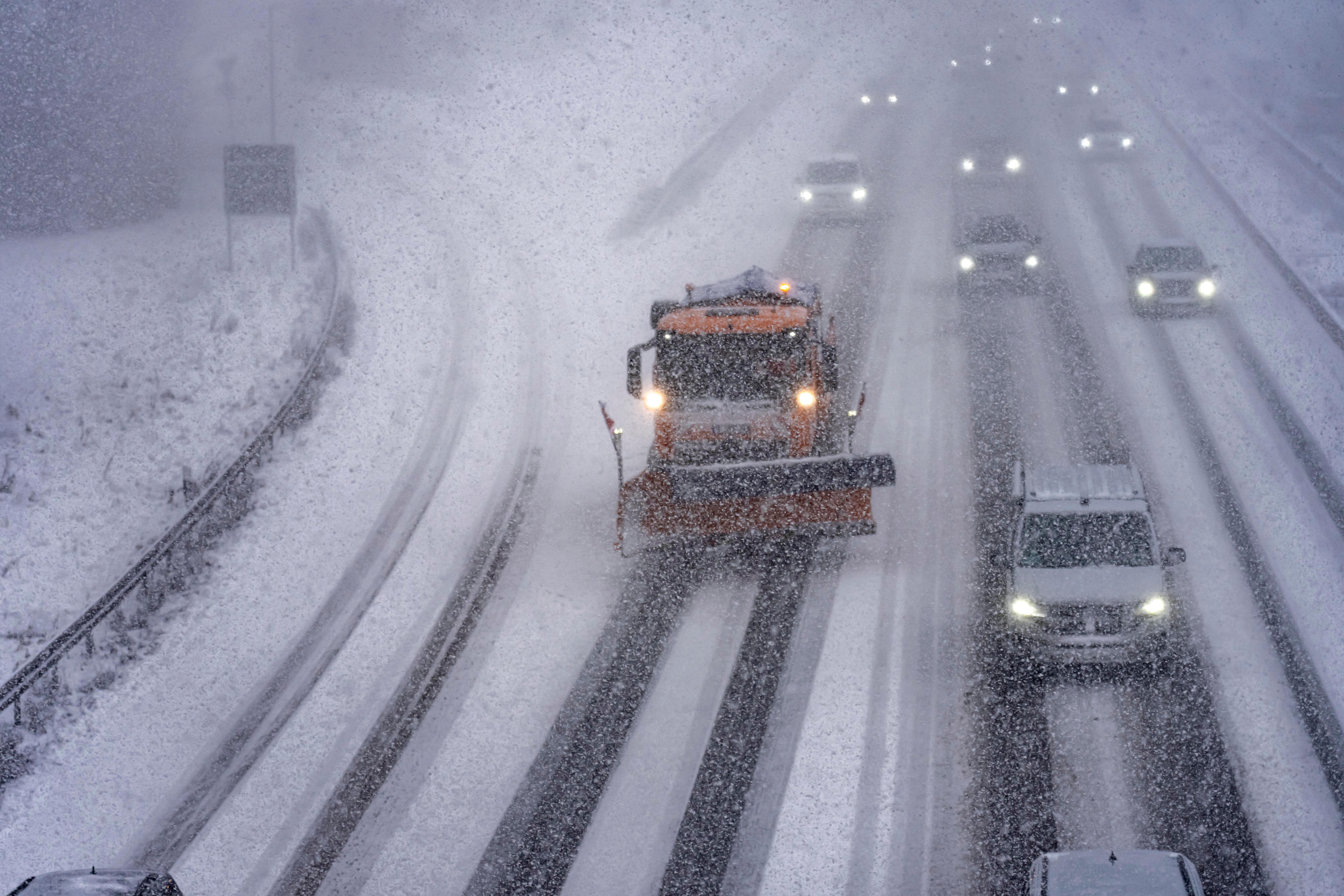 Schneechaos auf einer Autobahn in NRW