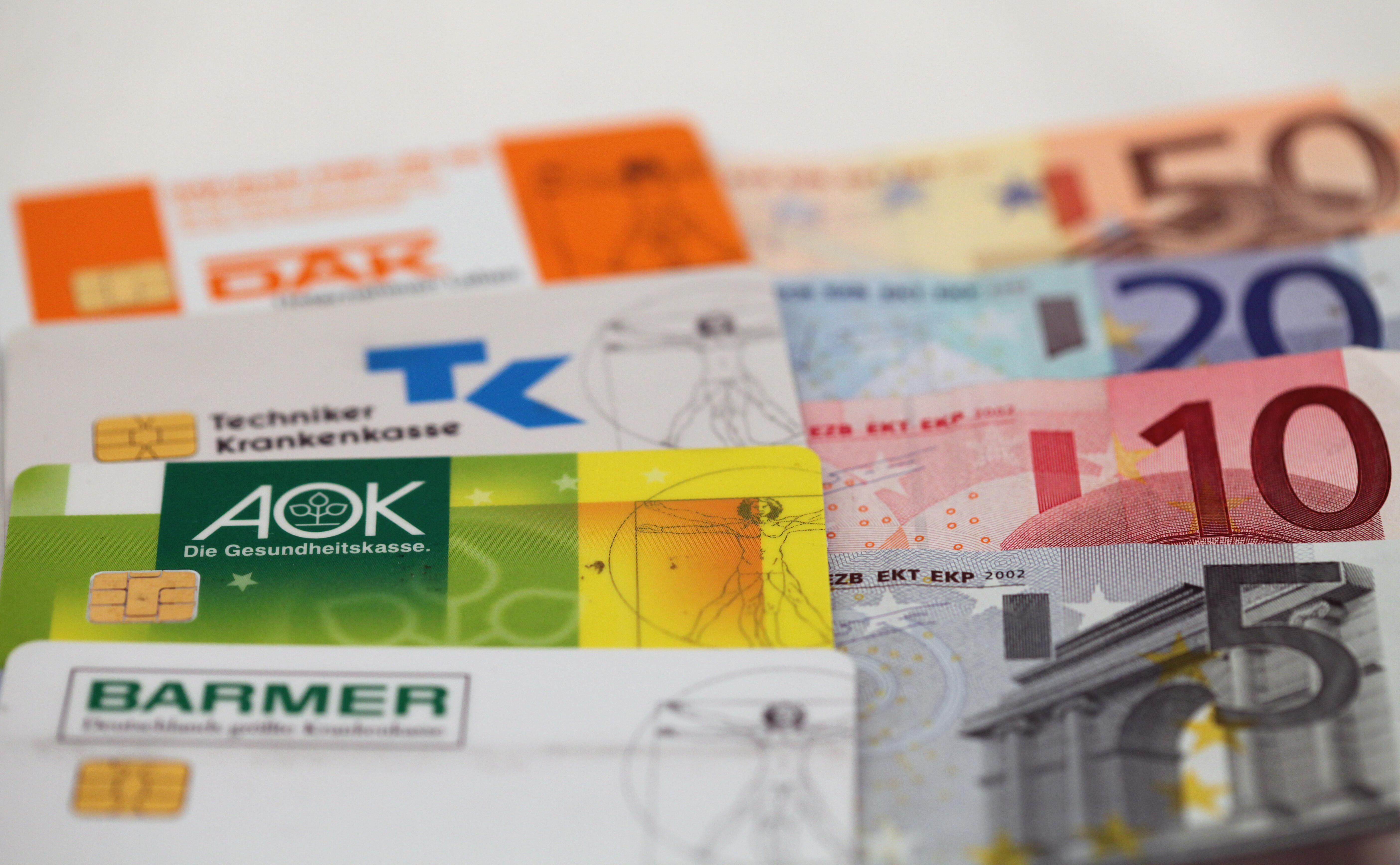 Mitgliedskarten von Krankenversicherungen (Symbolbild)