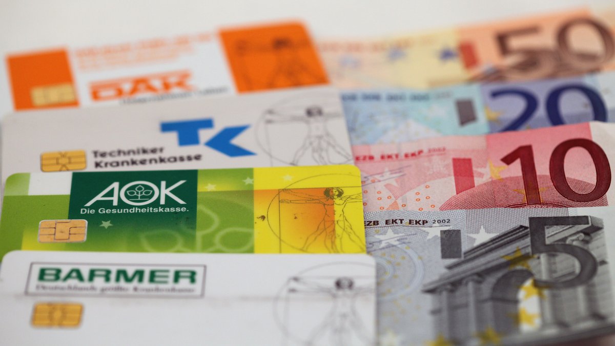 Mitgliedskarten von Krankenversicherungen (Symbolbild)