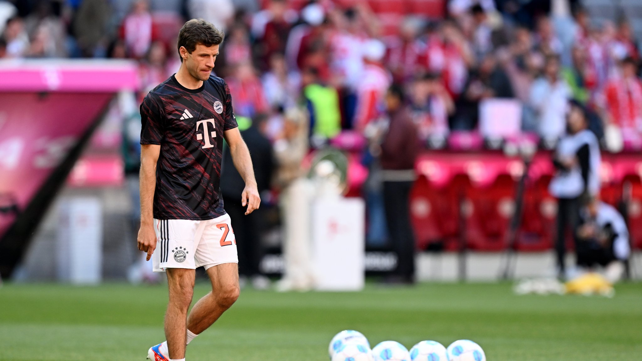 Thomas Müller beim Aufwärmen