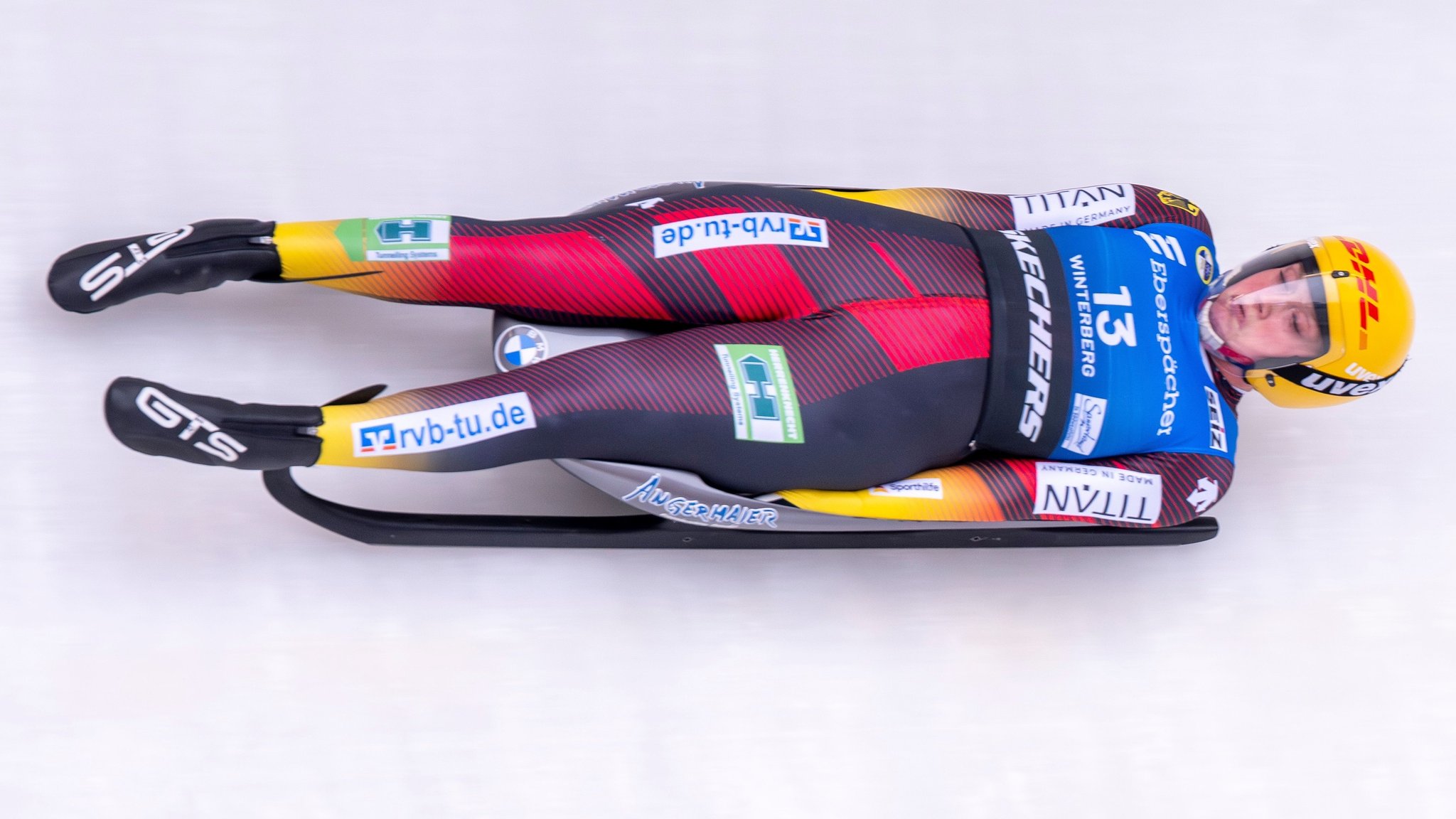 07.12.2025, Nordrhein-Westfalen, Winterberg: Rodeln: Weltcup, Einsitzer, Frauen, 1. Durchgang: Anna Berreiter (Deutschland) fährt über die Bahn. Foto: David Inderlied/dpa +++ dpa-Bildfunk +++