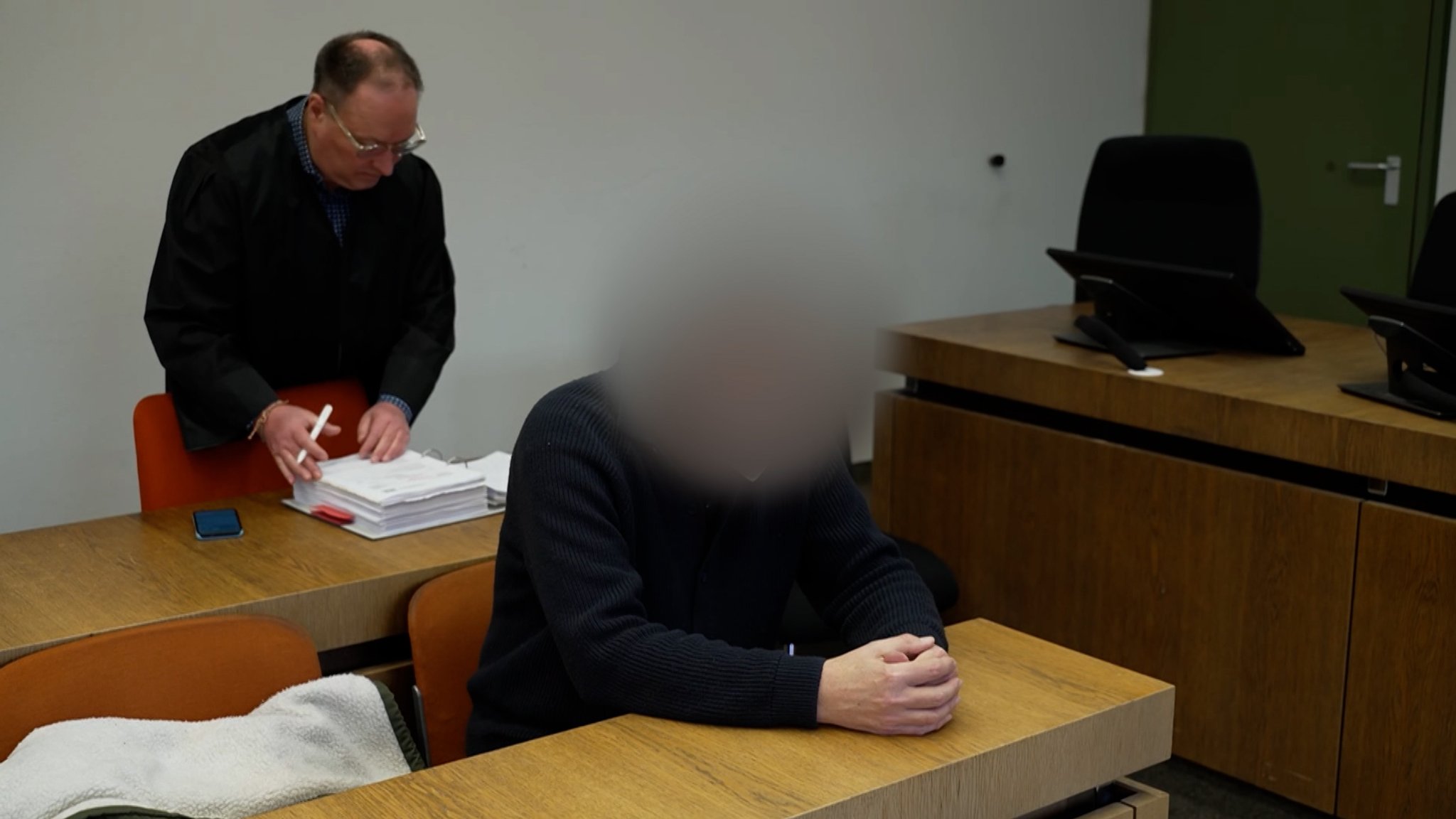 Das Landgericht München hat heute ein Urteil gefällt - in einem Missbrauchsfall, der mehr als 20 Jahre zurück liegt. Ein Priester soll 2005 zwei Jugendliche nach einem gemeinsamen Besuch des Oktoberfests sexuell missbraucht haben. Jetzt muss er wohl ins Gefängnis.