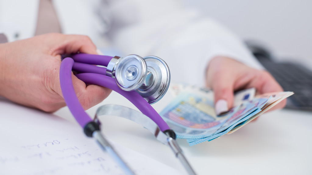 Ärzte machen immer weniger Hausbesuche BR24