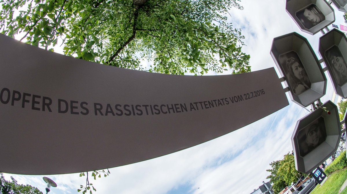 Die Gedenkstätte für die Opfer des Anschlags am OEZ in München 2016 