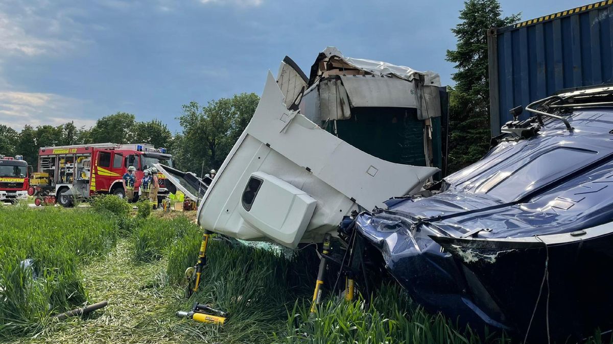 16 Jahrige Beim Inlinern In Dingolfing Von Auto Uberrollt Br24