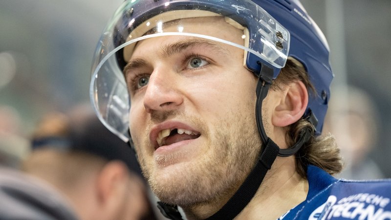 J.C. Lipon von den Straubing Tigers | Bild: picture-alliance/dpa J.C. Lipon von den Straubing Tigers