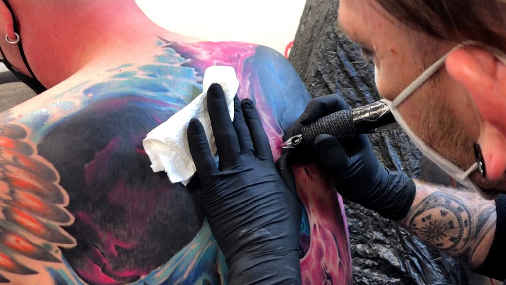 Keine Farben für Tätowierer | Bild: BR/Judith Zacher Keine Farben für Tätowierer