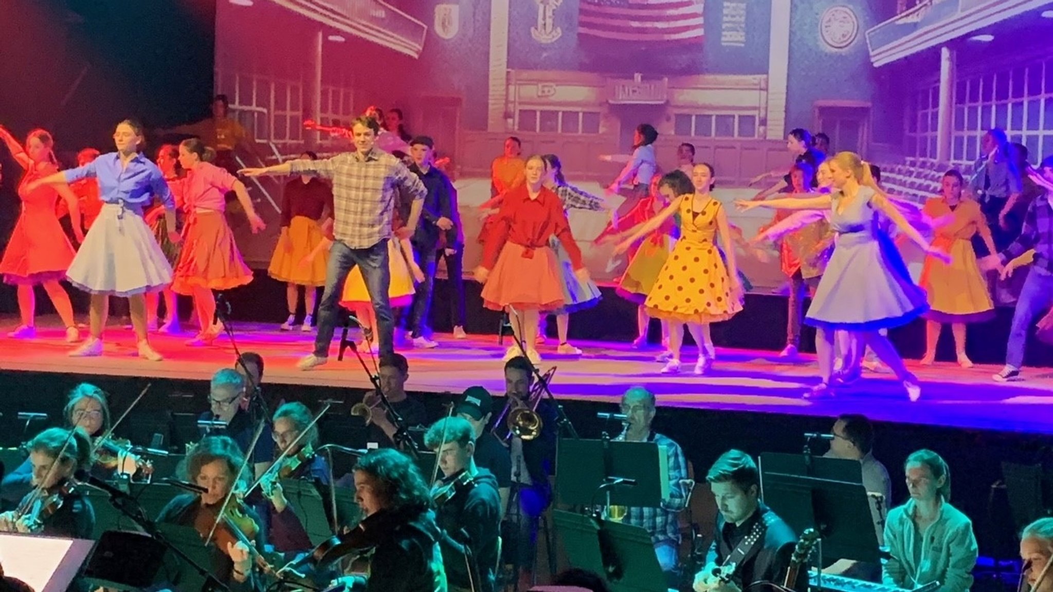 Aufführung des Musicals "West Side Story" in der Turnhalle des Gabriel-von-Seidl-Gymnasiums in Bad Tölz.
