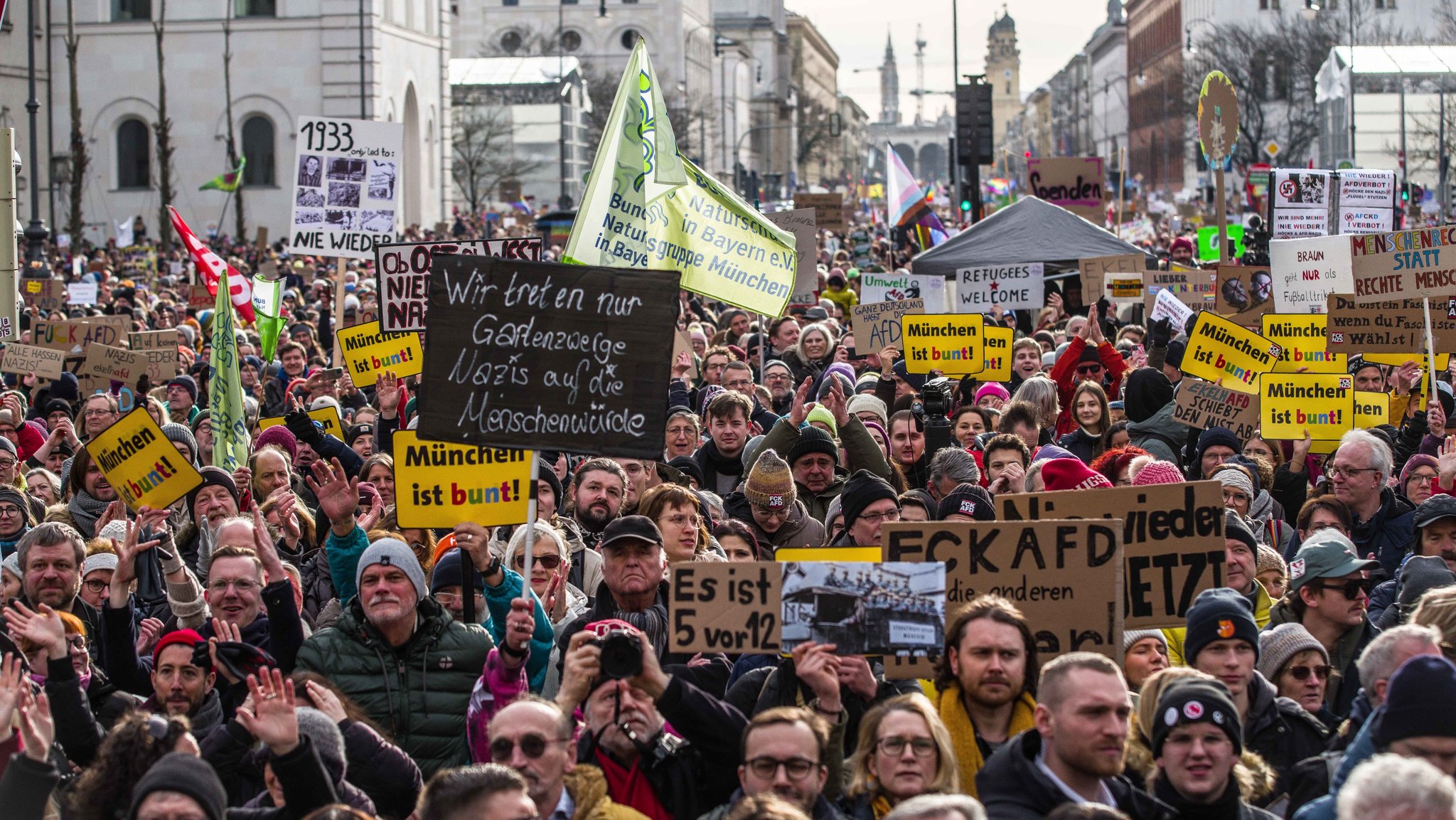 Versammlung zwischen Münchner Freiheit und Odeonsplatz