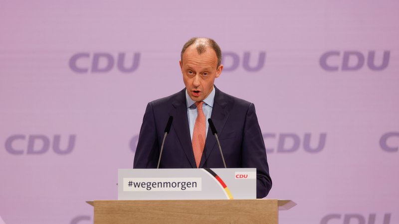 In seiner Bewerbungsrede vor den Delegierten des CDU-Parteitags hat sich der frühere Fraktionschef Merz als streitbarer Politiker präsentiert.