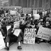 Die Spiegel-Affäre - Franz Josef Strauß und Rudolf Augstein | Bild: picture-alliance/ dpa | Goettert