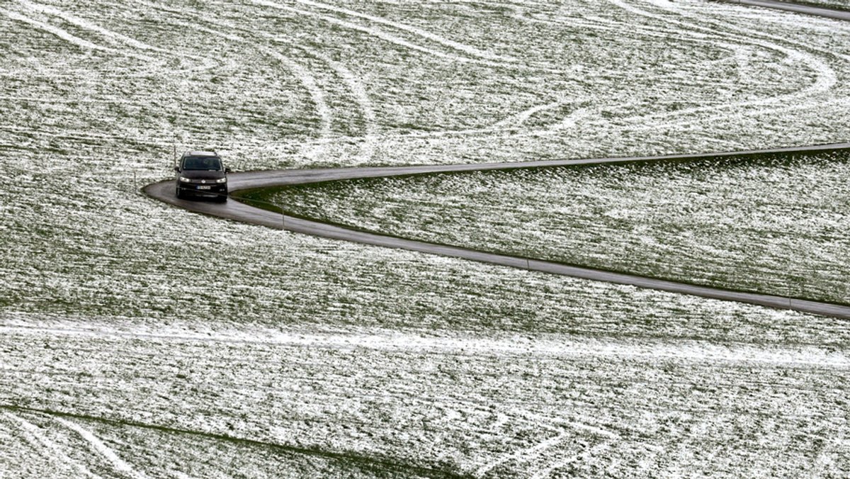 Wetterumbruch in Bayern: Mehrere Unfälle durch Schnee und Glätte