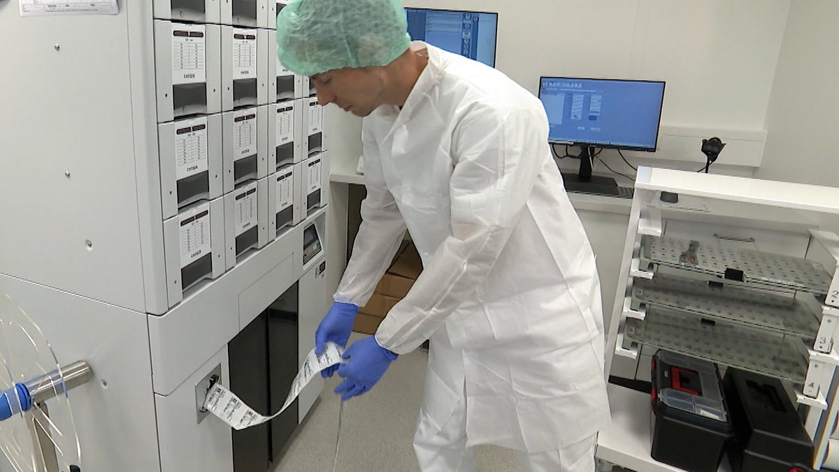 Unit-Dose-System ist ein Automat der Medikamente aussucht und verpackt abgibt