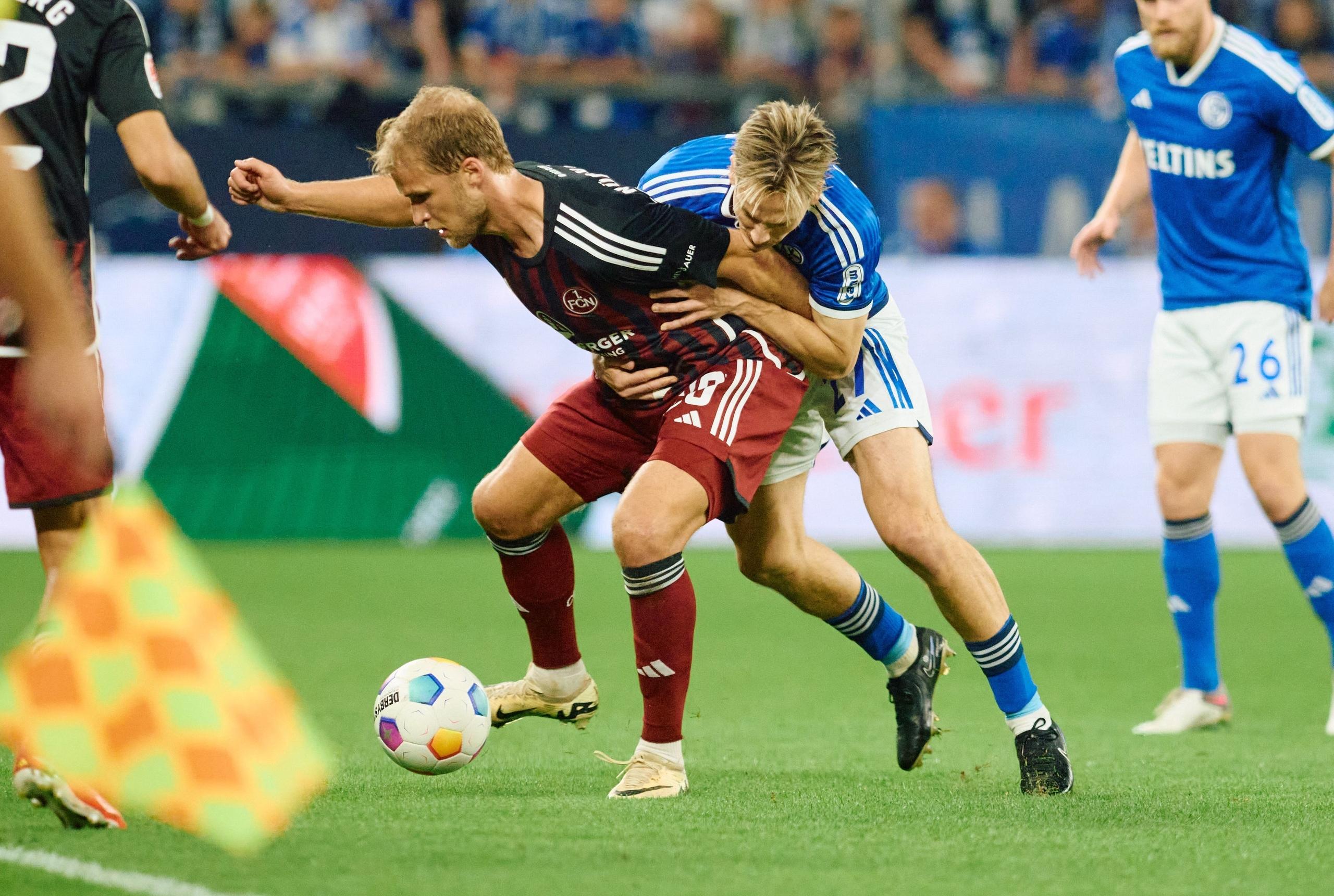 Spielszene FC Schalke 04 - 1. FC Nürnberg