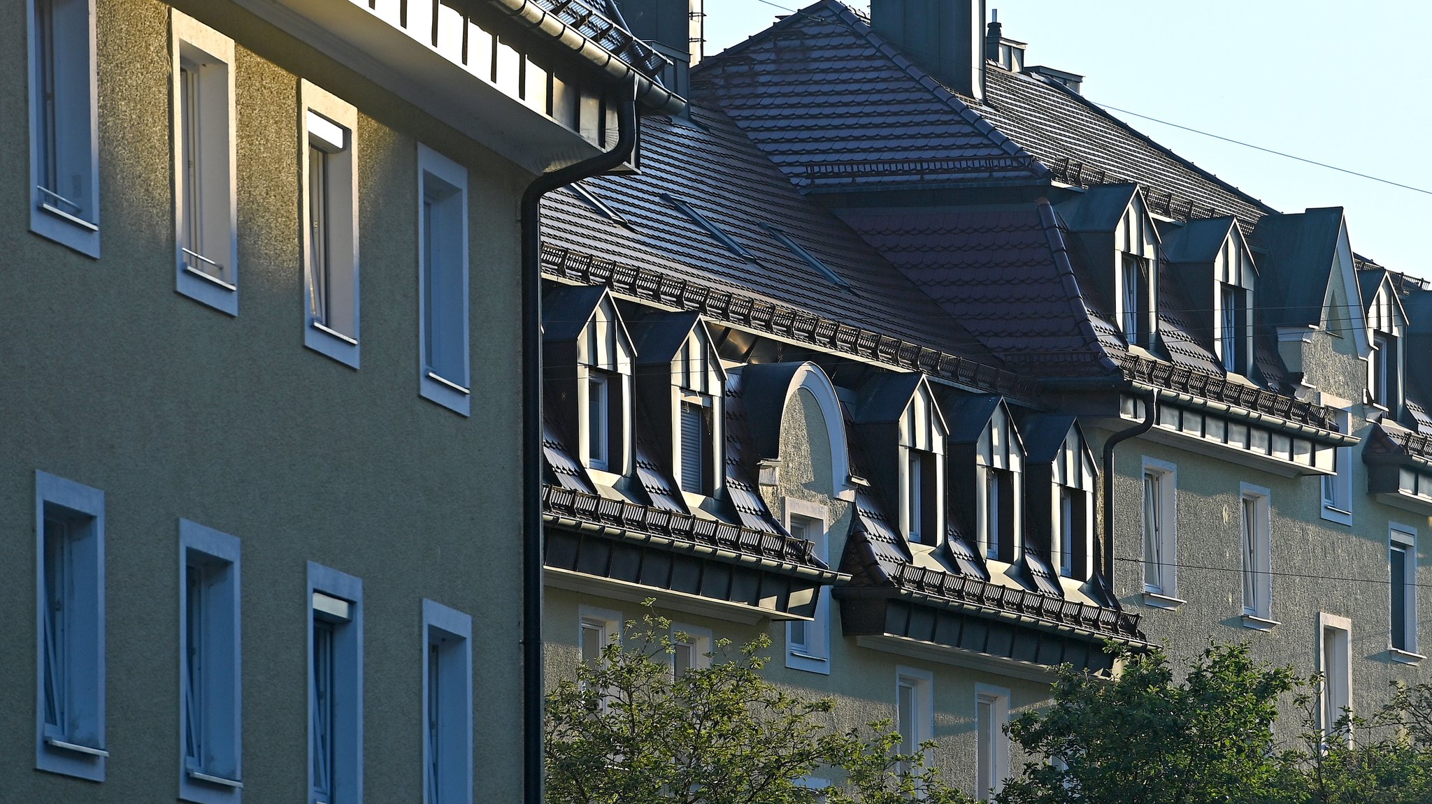 Symbolbild: Mietwohnungen in einer Stadt | Bild: picture alliance / SvenSimon | Frank Hoermann/SVEN SIMON Symbolbild: Mietwohnungen in einer Stadt